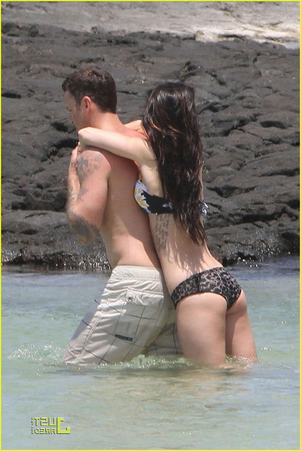 16P Megan Fox in bikini playing on beach with her boyfriend
