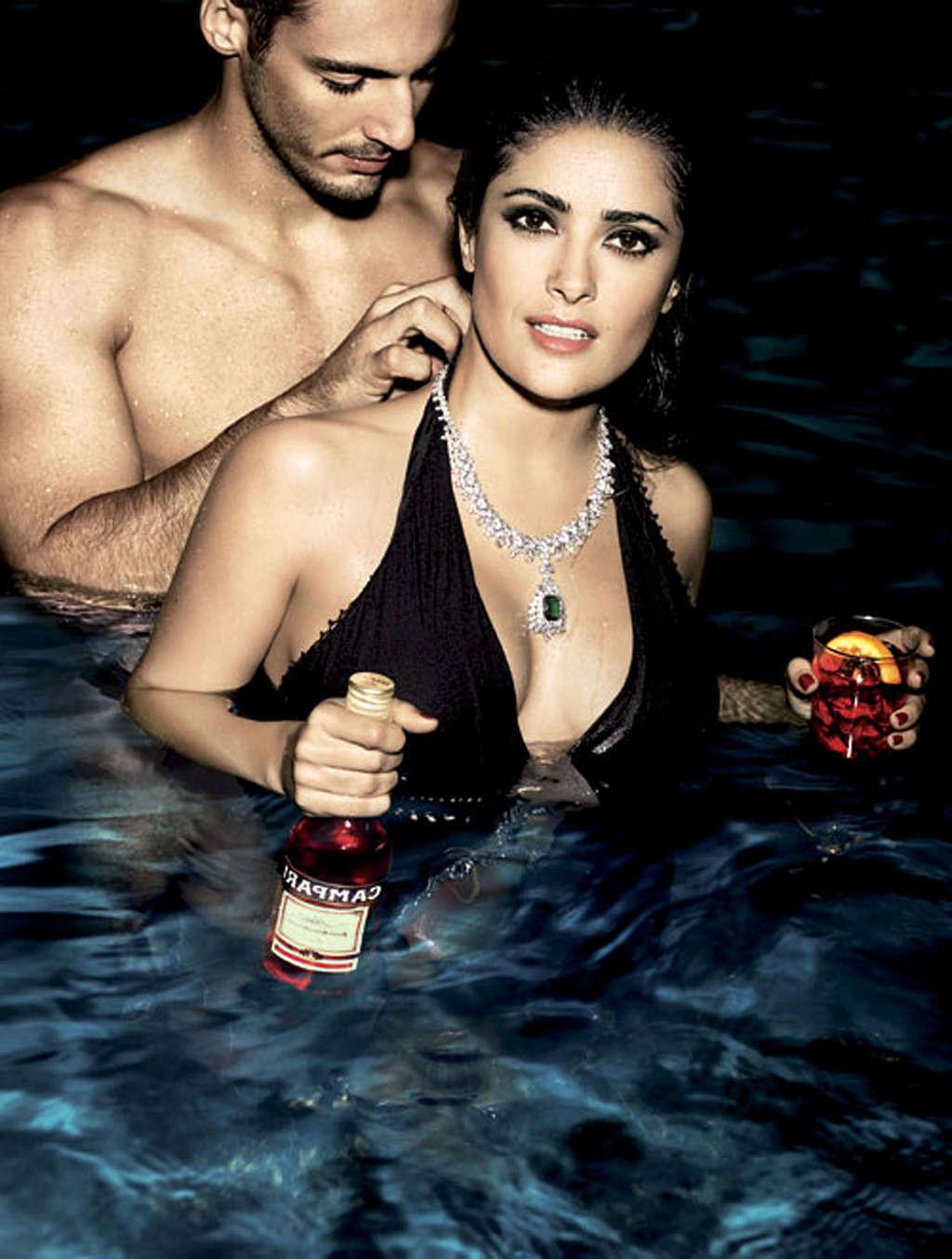16P Salma Hayek exposing her great body in bikini and showing her huge tits