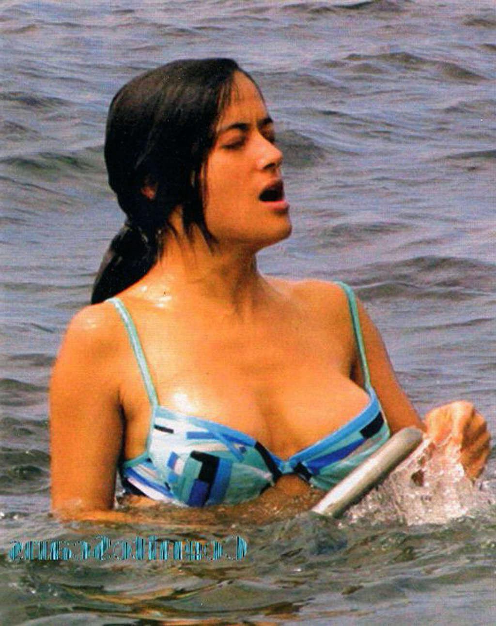 16P Salma Hayek exposing her great body in bikini and showing her huge tits