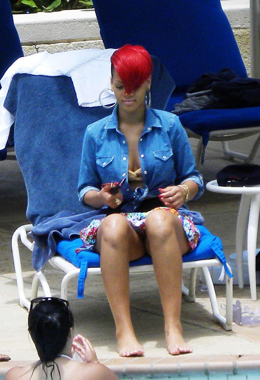 16P Rihanna exposing her fucking sexy body and hot ass in bikini on pool