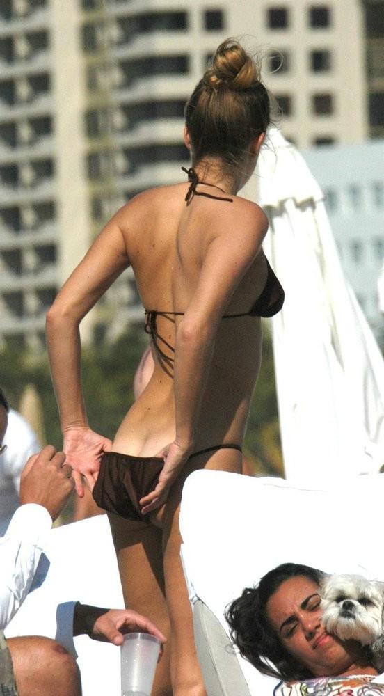 16P Stunning celebrity Chloe Sevingny poses naked for the camera