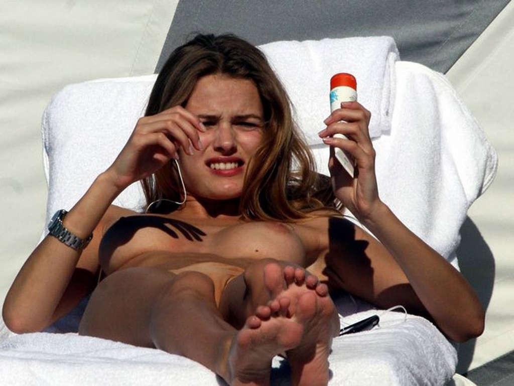 10P Edita Vilkeviciute exposing her nice big tits and great ass on beach nude papara