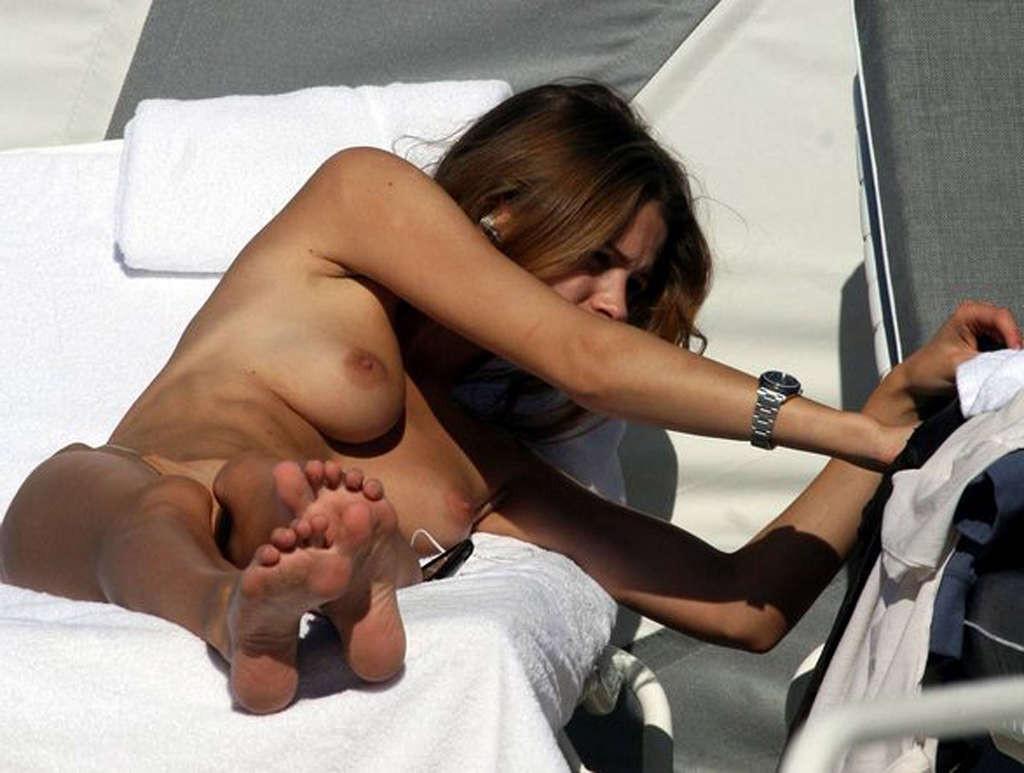 10P Edita Vilkeviciute exposing her nice big tits and great ass on beach nude papara