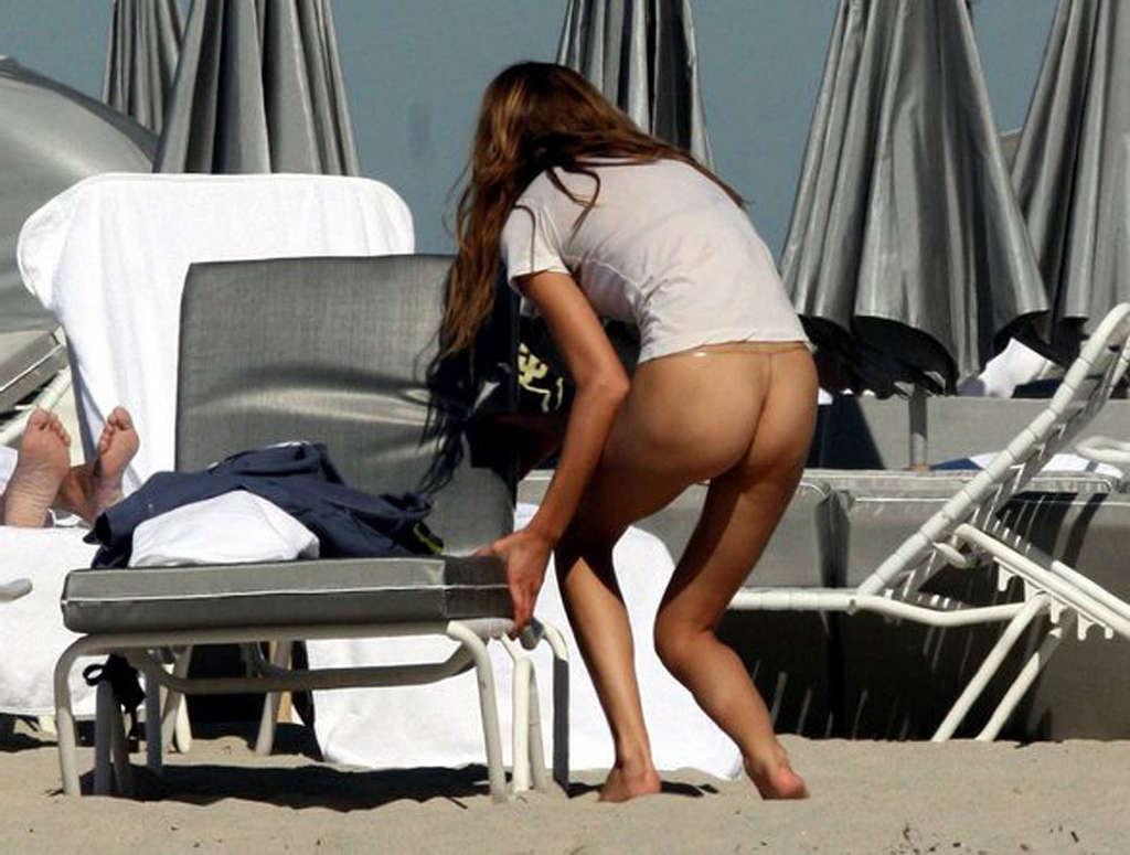 10P Edita Vilkeviciute exposing her nice big tits and great ass on beach nude papara
