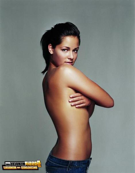 15P Ana Ivanovic posing sexy and slutty in glamorous and paparazzi photos