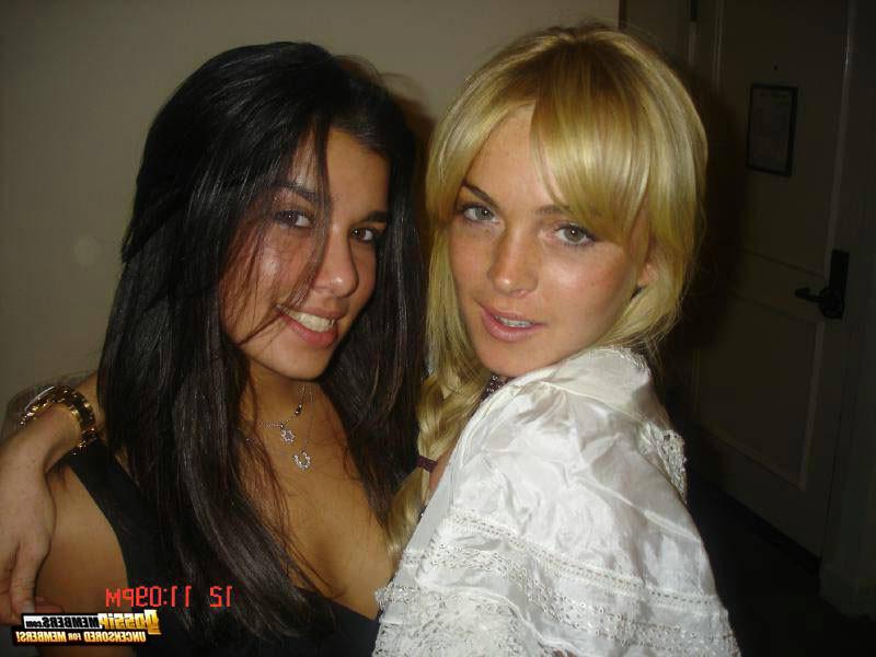 15P A revealing collection of Lindsay Lohan photos