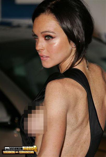 15P A revealing collection of Lindsay Lohan photos