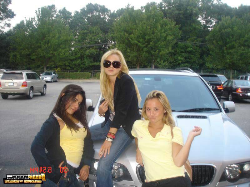 15P A revealing collection of Lindsay Lohan photos