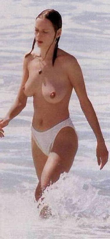 15P tall and slender actress Uma Turman beach nudes