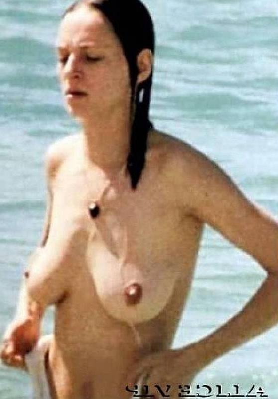 15P tall and slender actress Uma Turman beach nudes