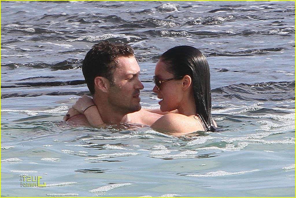 16P Megan Fox enjoying on beach with her boyfriend and showing sexy body in bikini