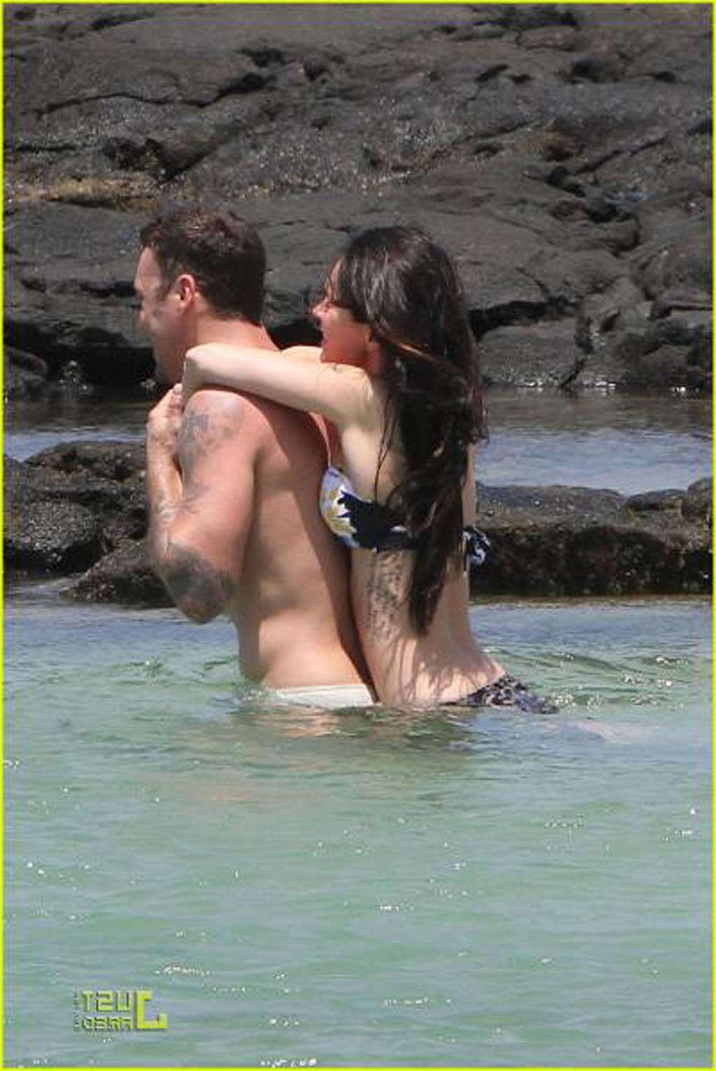 16P Megan Fox enjoying on beach with her boyfriend and showing sexy body in bikini