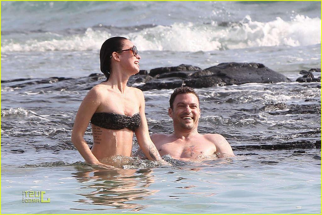 16P Megan Fox enjoying on beach with her boyfriend and showing sexy body in bikini