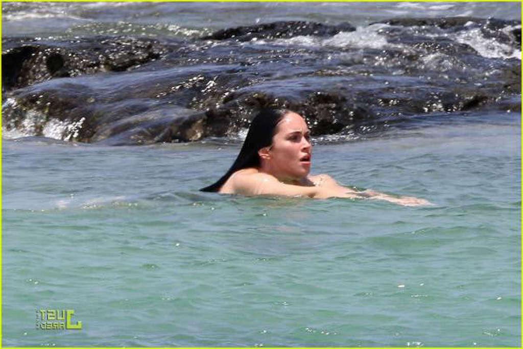 16P Megan Fox enjoying on beach with her boyfriend and showing sexy body in bikini