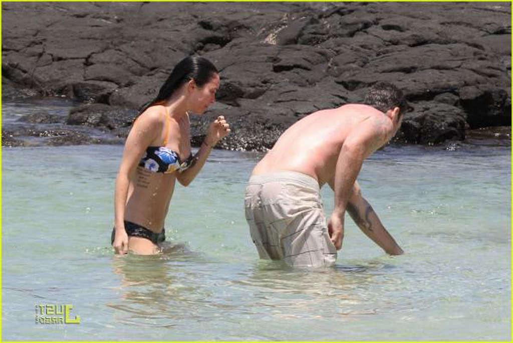 16P Megan Fox enjoying on beach with her boyfriend and showing sexy body in bikini