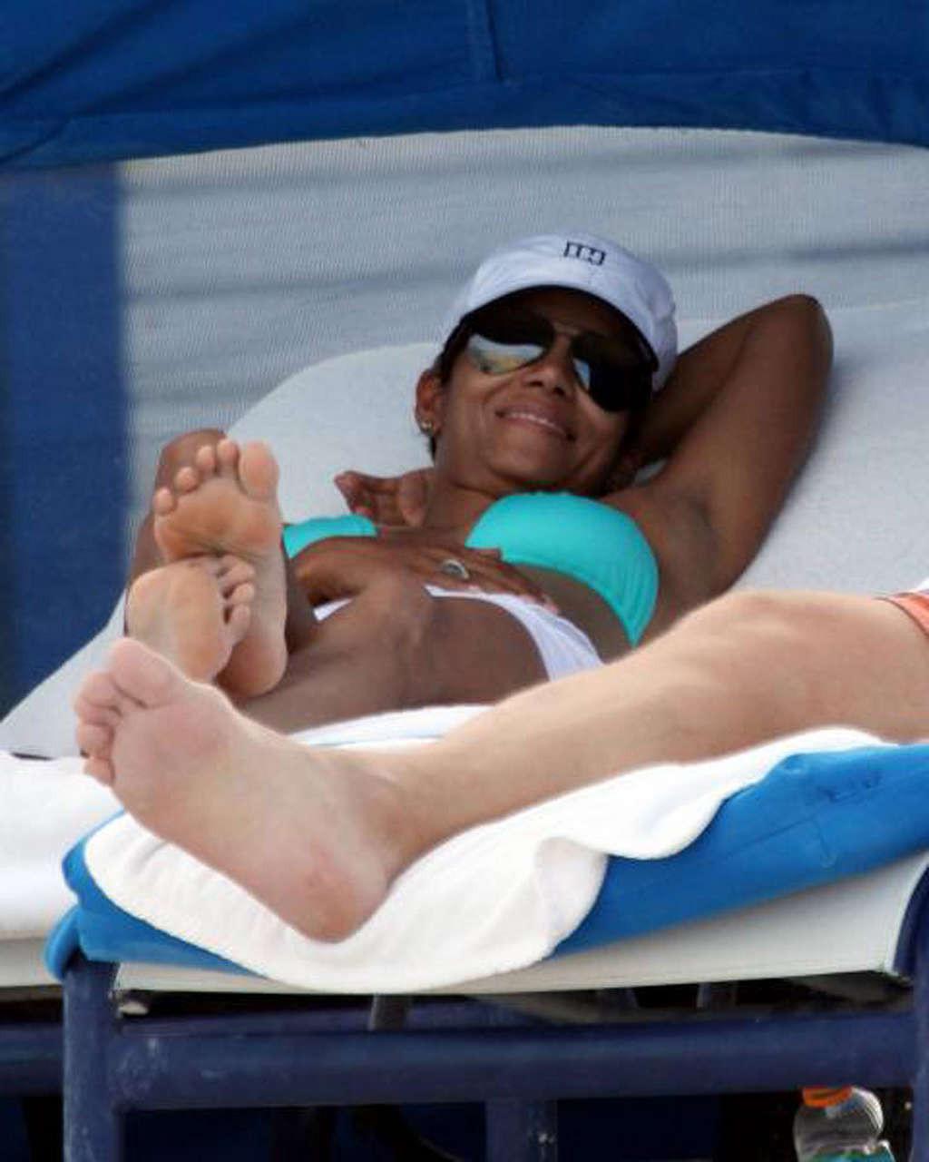 16P Halle Berry exposing her fucking sexy body and hot ass in bikini on beach