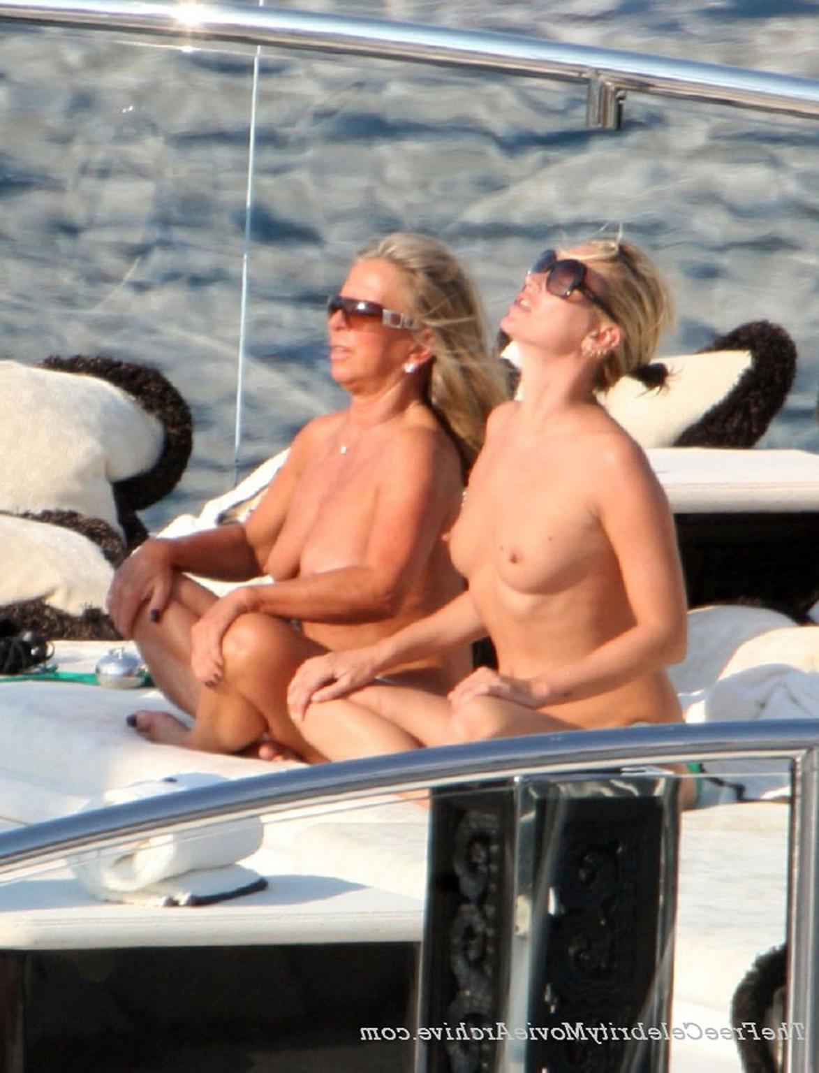16P Kate Moss enjoying with her boyfriend on yacht in topless paparazzi photos