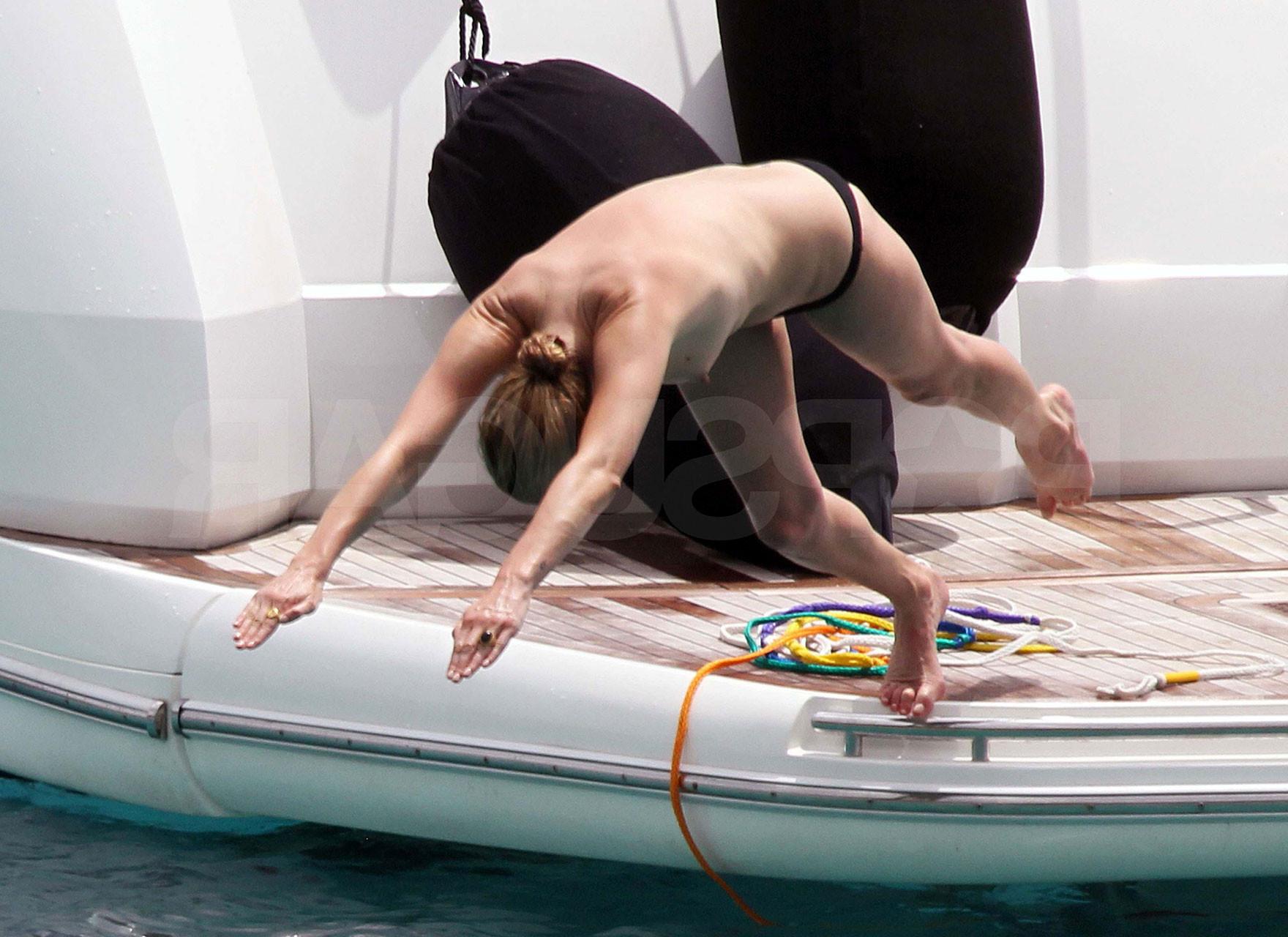 16P Kate Moss enjoying with her boyfriend on yacht in topless paparazzi photos
