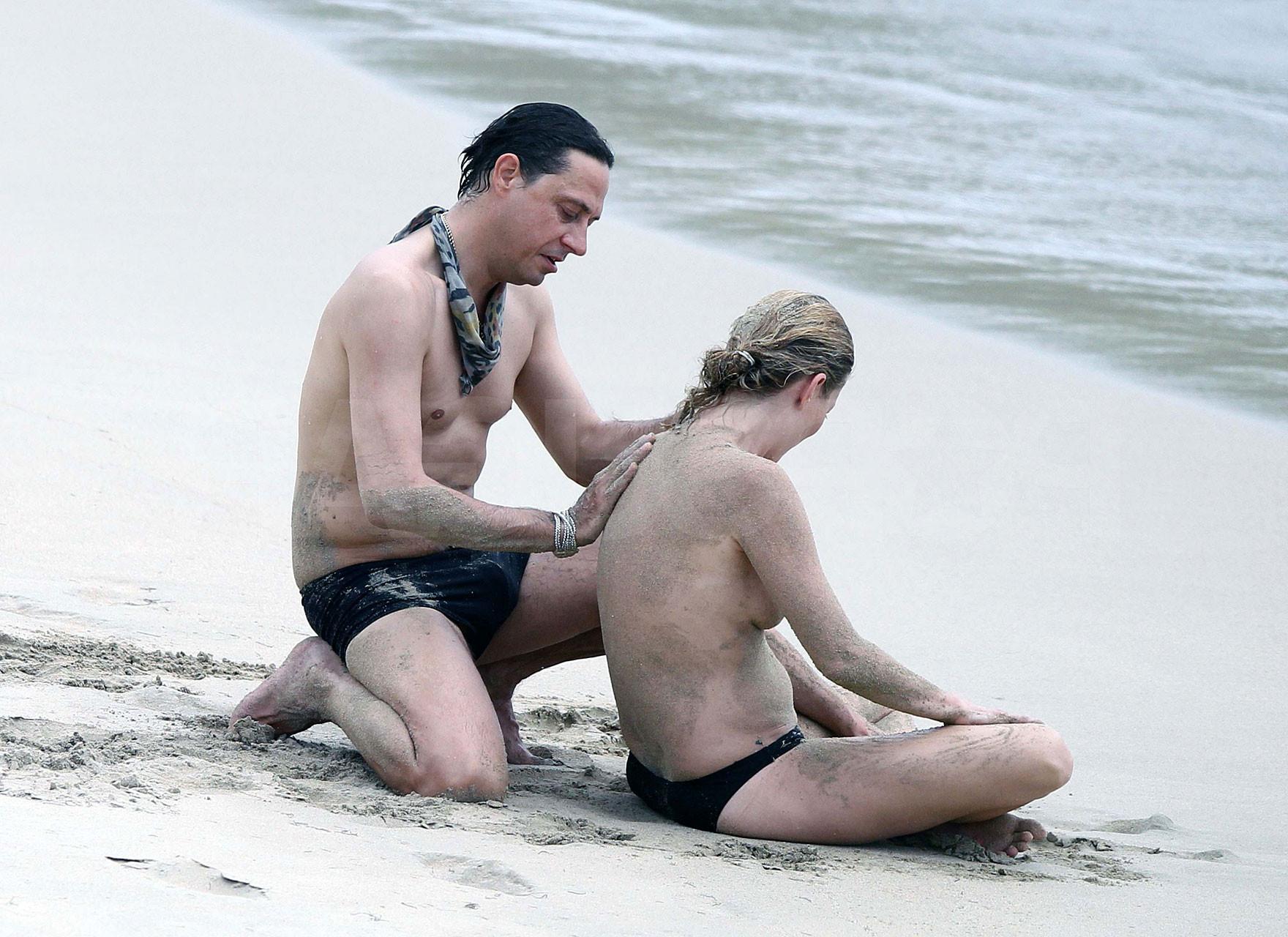 16P Kate Moss enjoying with her boyfriend on yacht in topless paparazzi photos