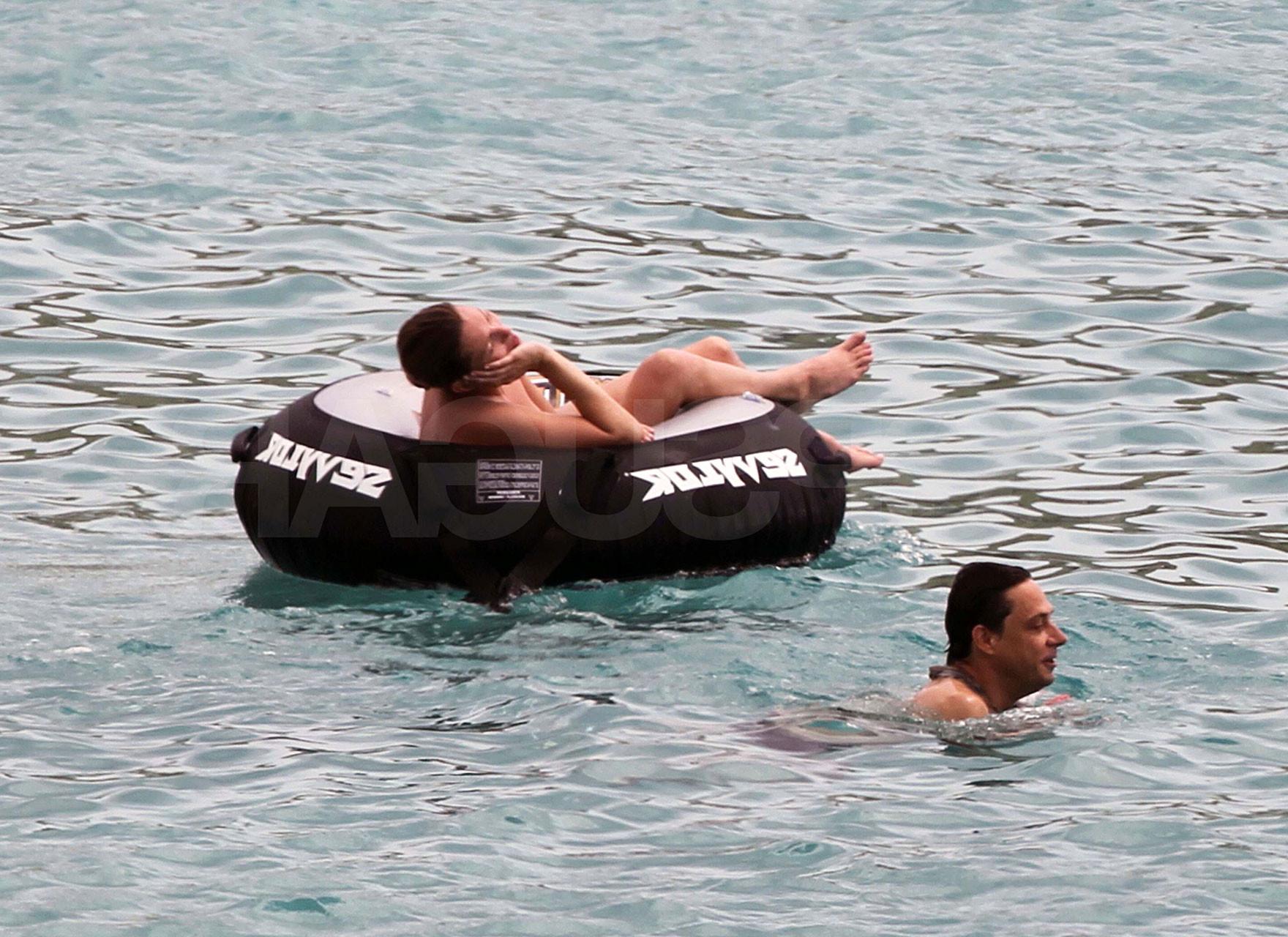 16P Kate Moss enjoying with her boyfriend on yacht in topless paparazzi photos