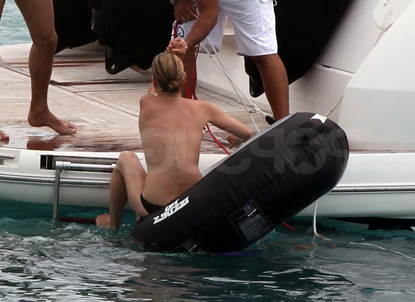 16P Kate Moss enjoying with her boyfriend on yacht in topless paparazzi photos