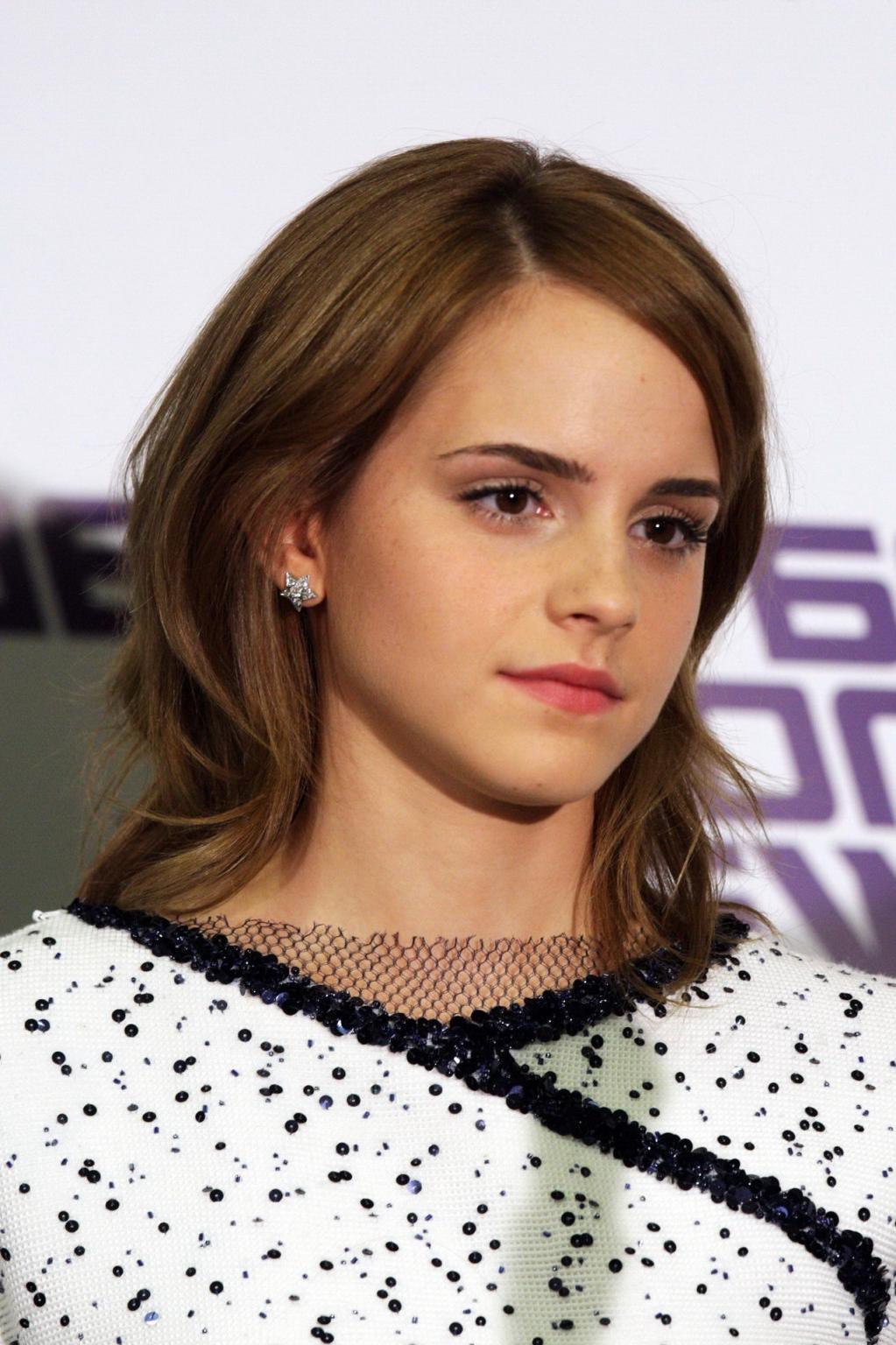 15P Emma Watson leggy in mini dress at The National Movie Awards 2010 in London