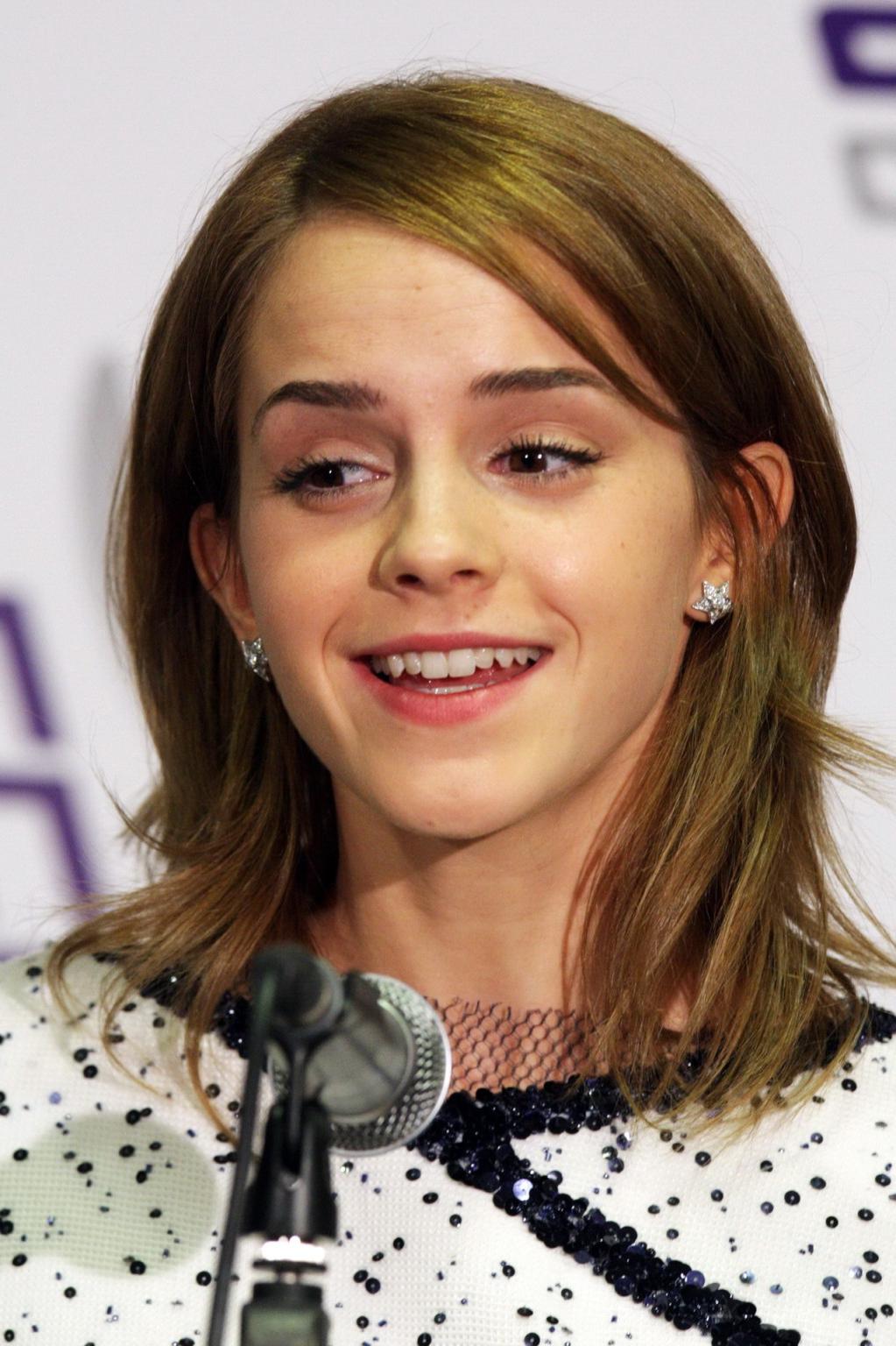 15P Emma Watson leggy in mini dress at The National Movie Awards 2010 in London