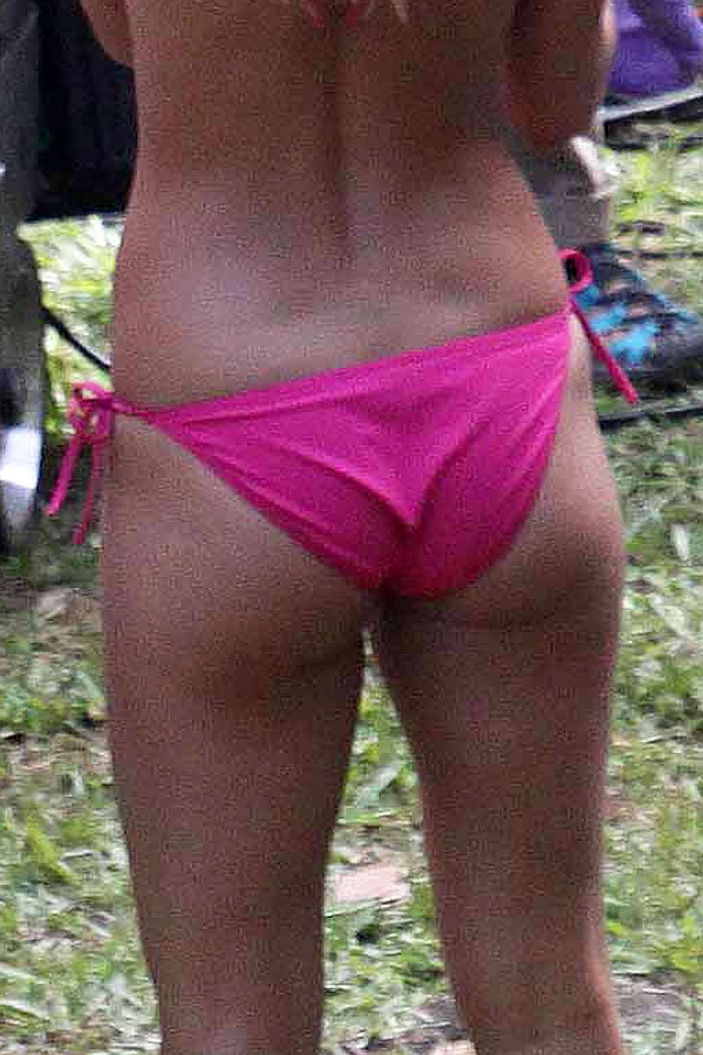 16P Jennifer Aniston exposing her fucking sexy body and hot ass in bikini