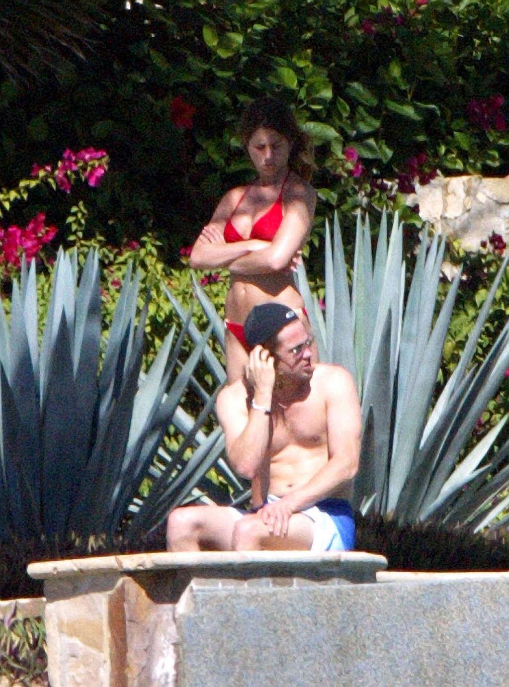 16P Jennifer Aniston exposing her fucking sexy body and hot ass in bikini