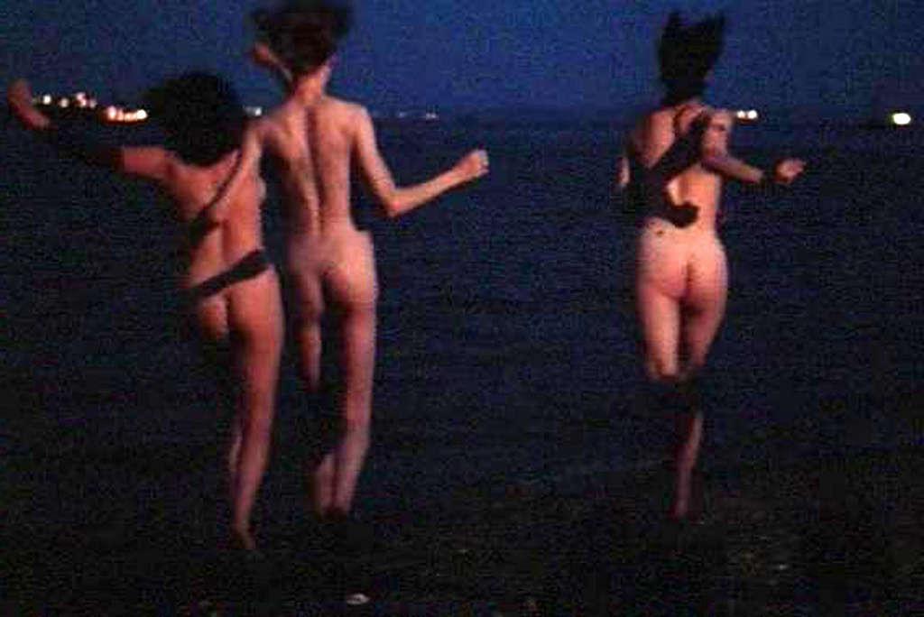 10P Carla  Gugino exposing her nice huge tits in nude movie caps