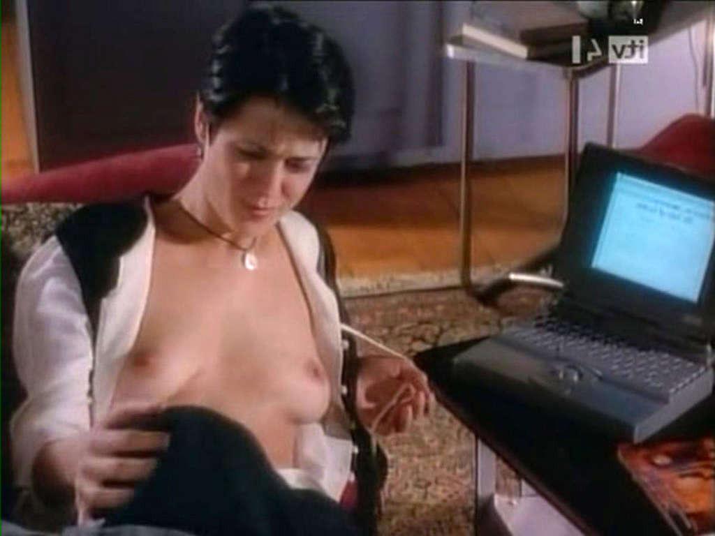 16P Catherine Bell exposing her nice tits and posing in bikini