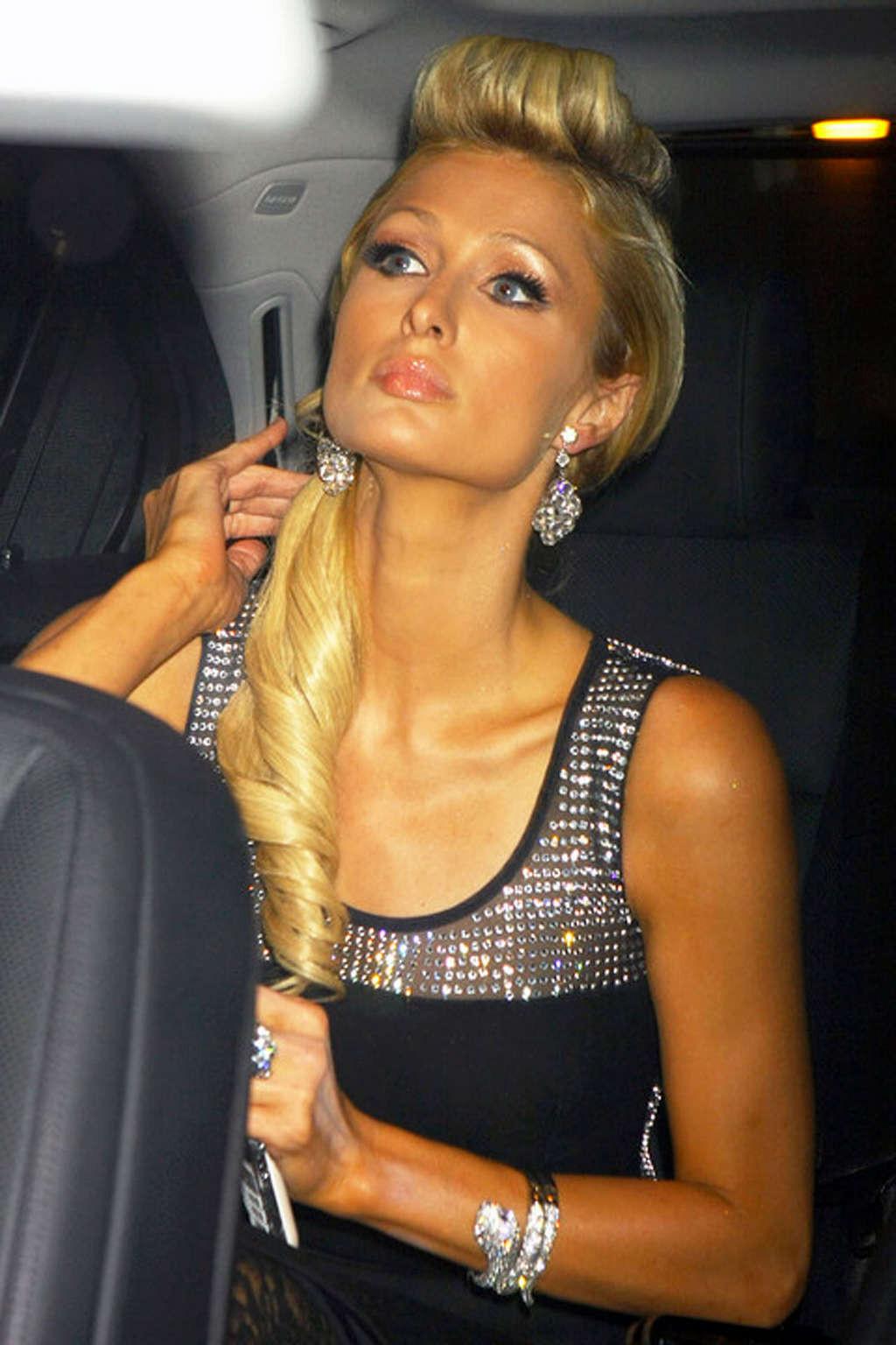 16P Paris Hilton very sexy and hot paparazzi upskirt photos