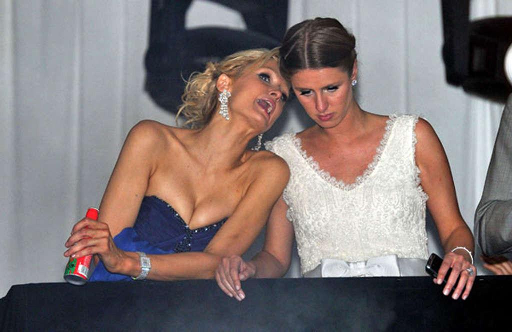 16P Paris Hilton very sexy and hot paparazzi upskirt photos
