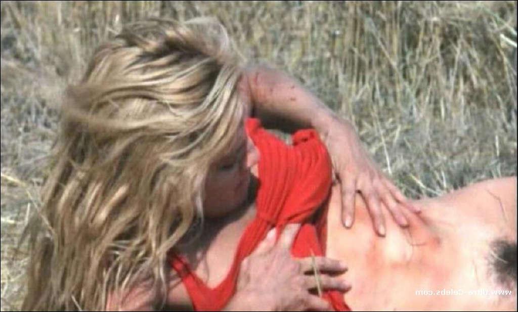 16P Ellen Barkin exposing her nice tits and hairy pussy