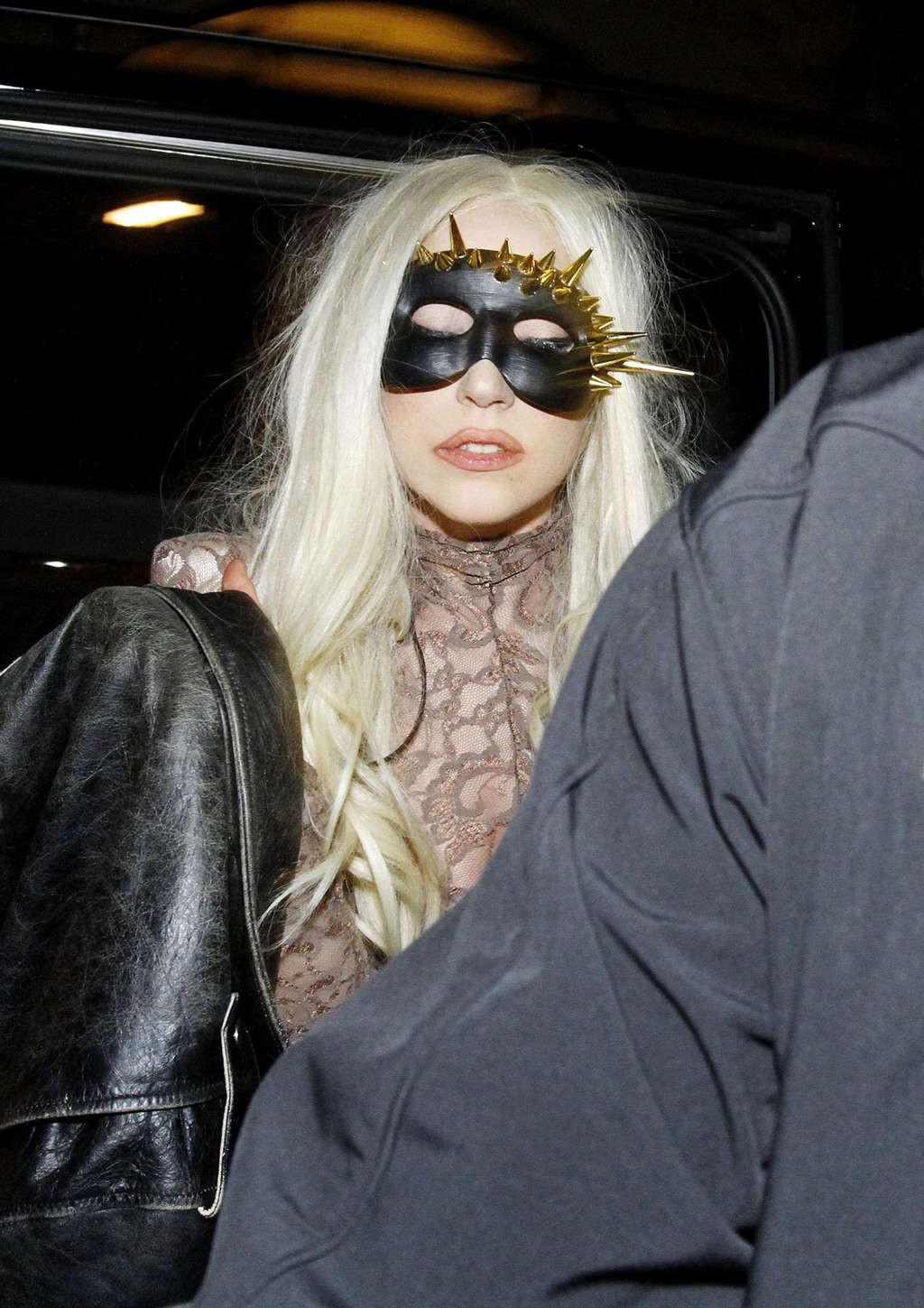 16P Lady Gaga show pussy in see thru panties and in stockings
