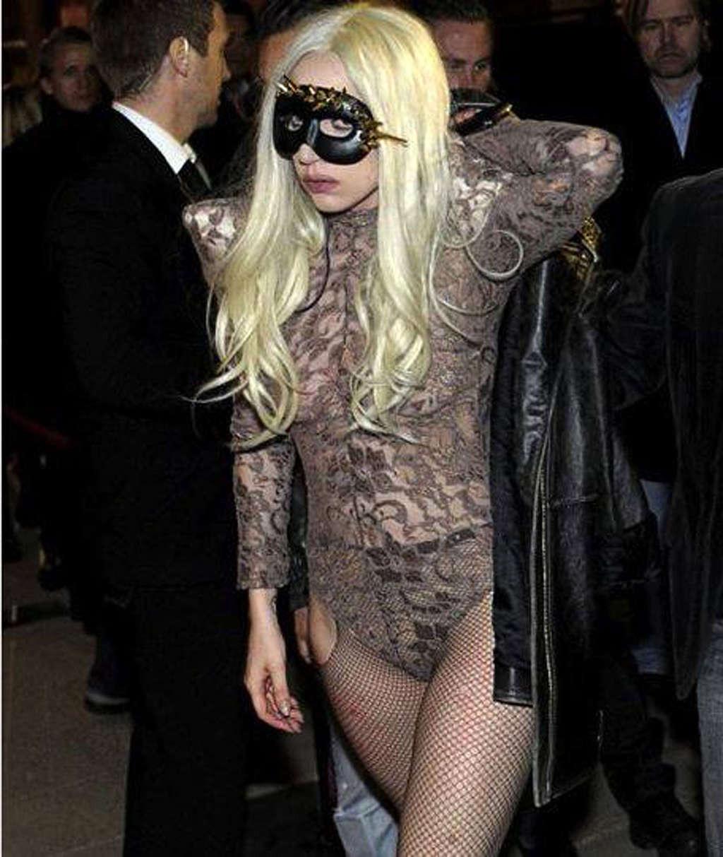 16P Lady Gaga show pussy in see thru panties and in stockings