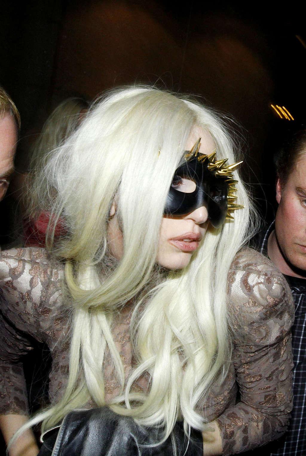 16P Lady Gaga show pussy in see thru panties and in stockings