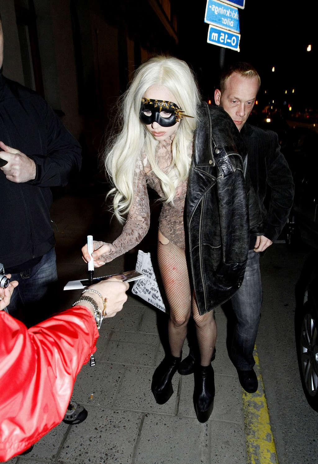 16P Lady Gaga show pussy in see thru panties and in stockings