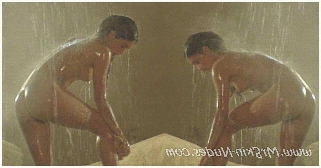 15P sexy eighties actress Phoebe Cates several nude shots