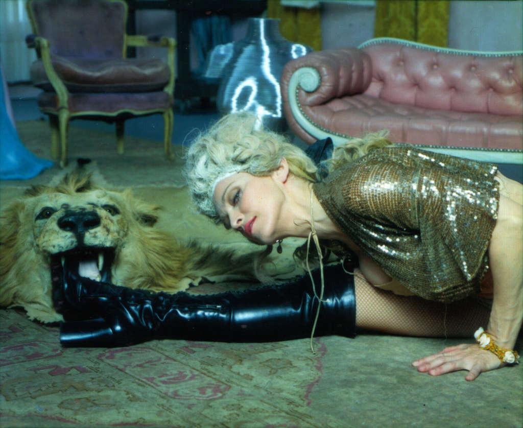 10P Madonna reaveling her nice tits and hairy pussy on beach