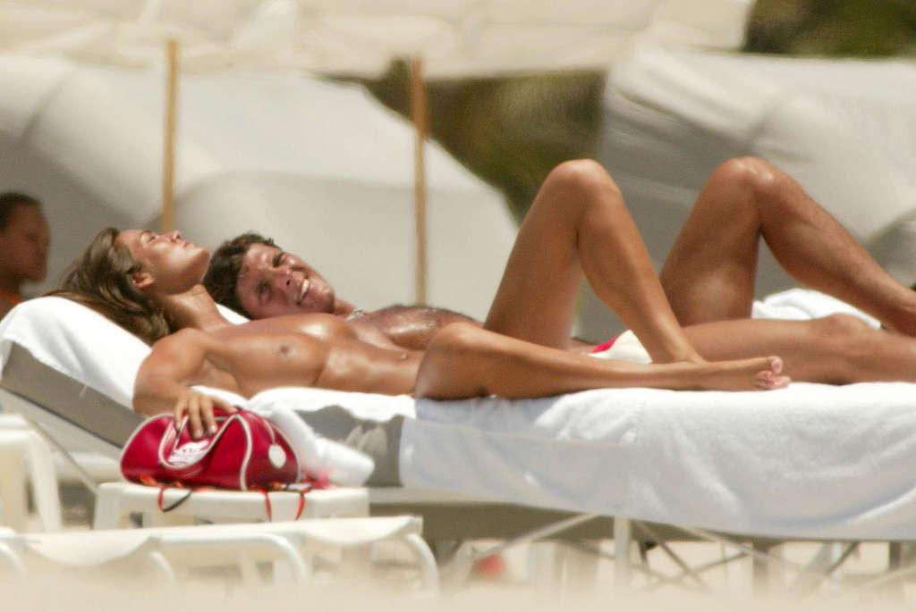 10P Manuela Arcuri exposing her nice big tits on beach paparazzi shoots