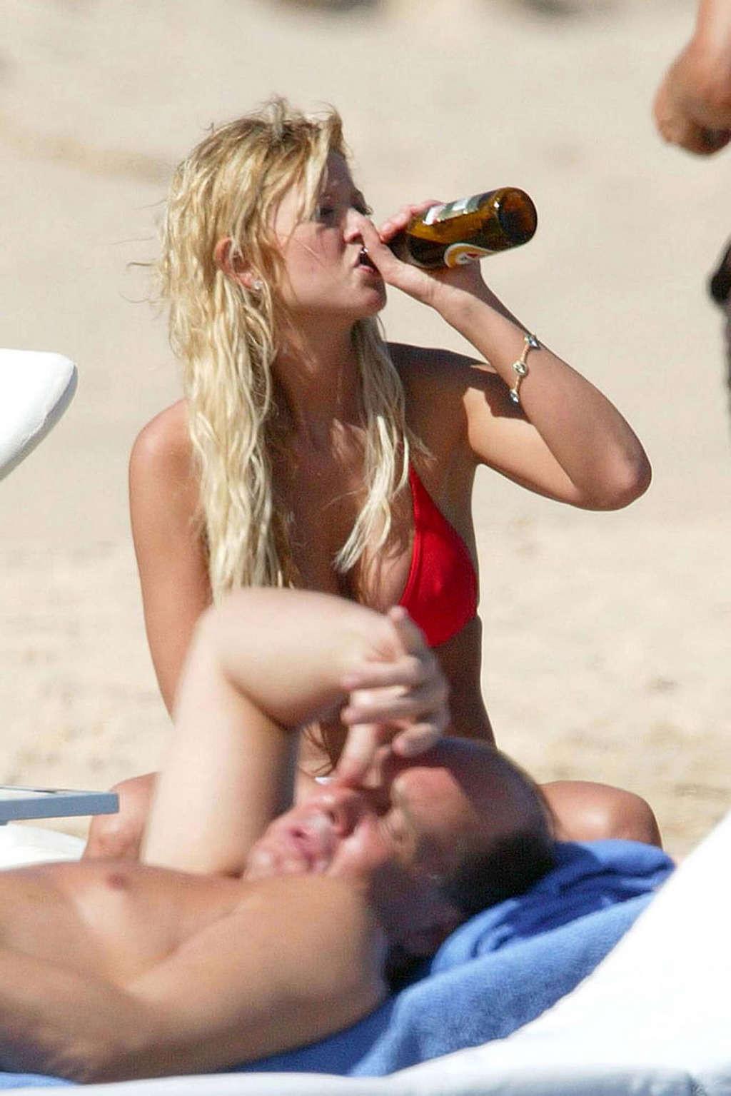 16P Tara Reid exposing her sexy body and huge tits in bikini on beach