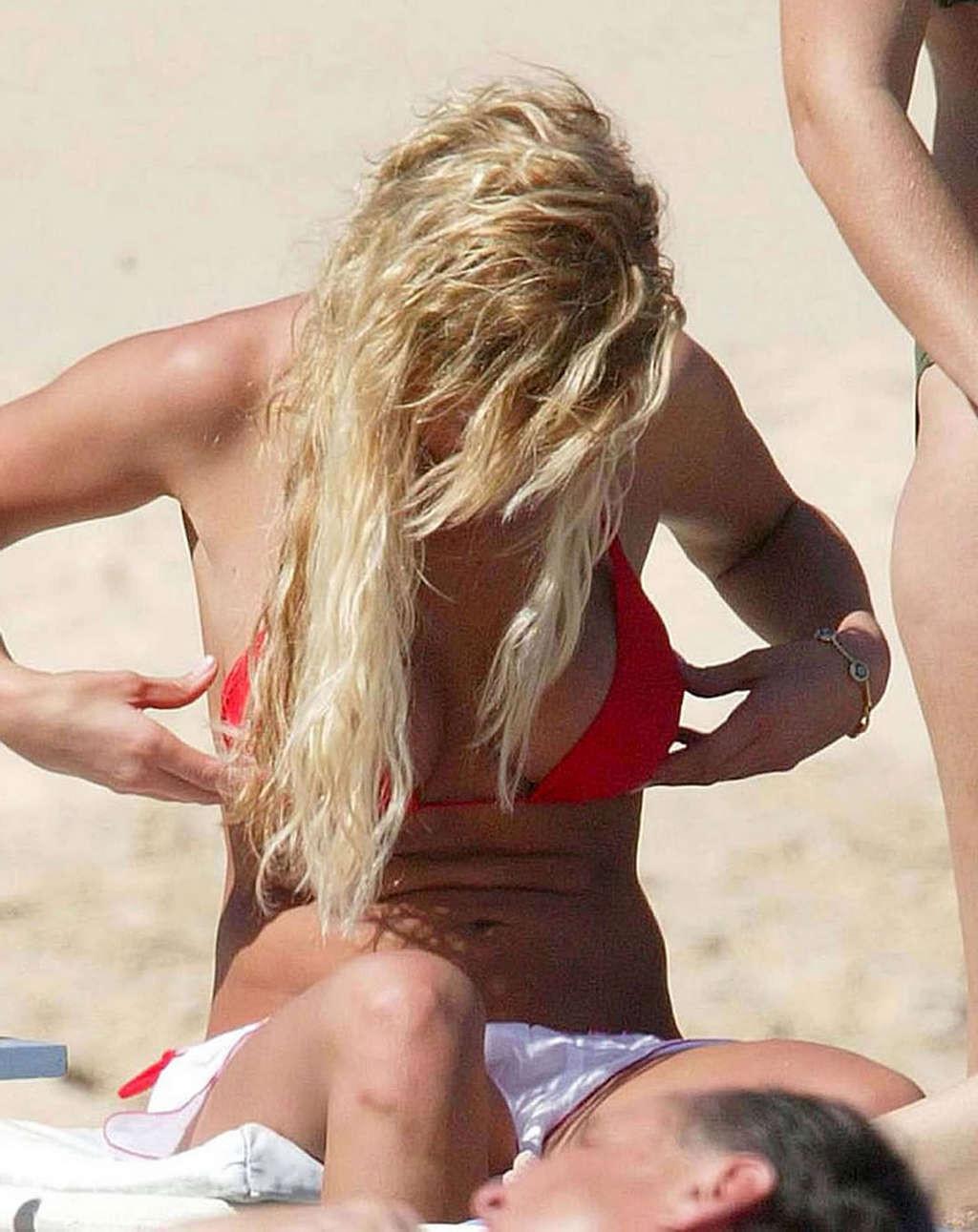16P Tara Reid exposing her sexy body and huge tits in bikini on beach