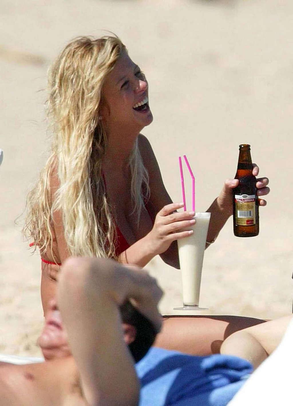 16P Tara Reid exposing her sexy body and huge tits in bikini on beach