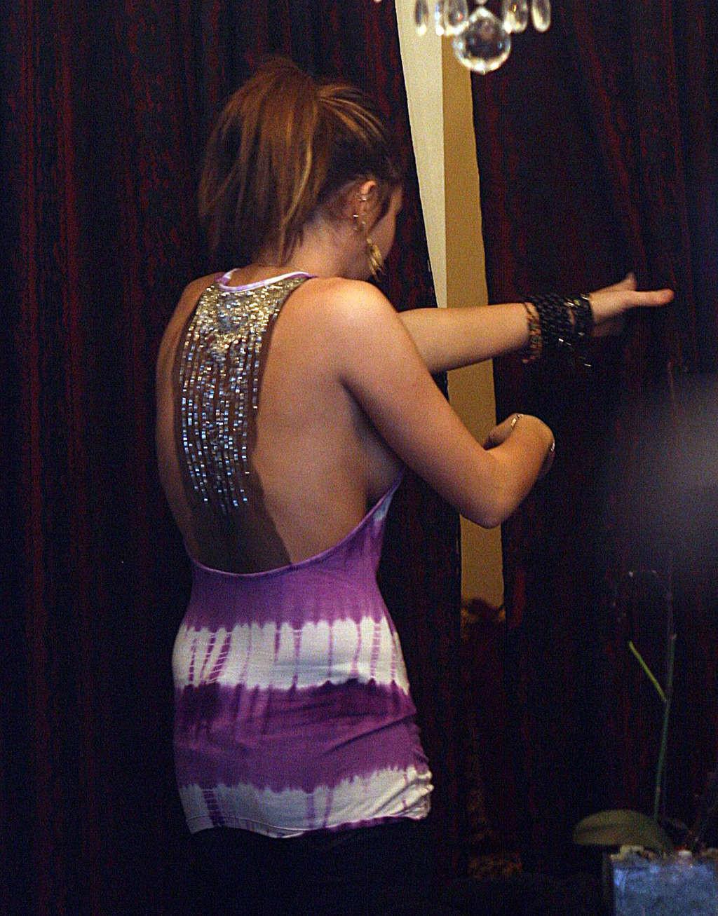 16P Miley Cyrus exposing her fucking sexy body and nice tits