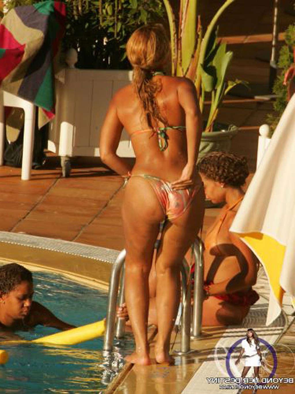 16P Beyonce Knowles showing her sexy ass and hot body in bikini