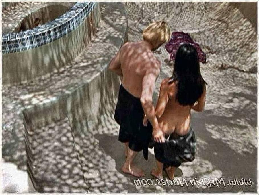 15P sassy asian actress Lucy Liu has sex outdoors