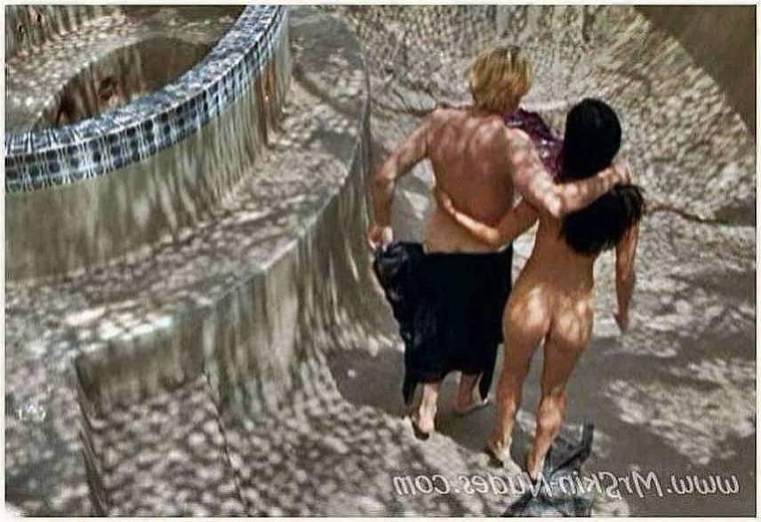 15P sassy asian actress Lucy Liu has sex outdoors