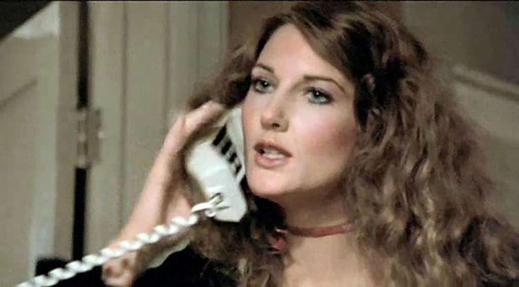 16P Annette O'Toole showing her nice tits in nude movie caps