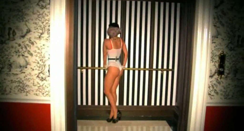 10P Lady Gaga posing very sexy and leggy on bed with money